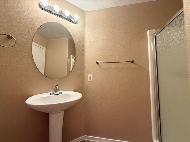 Building Photo - 8816 W Pine Pitch Dr