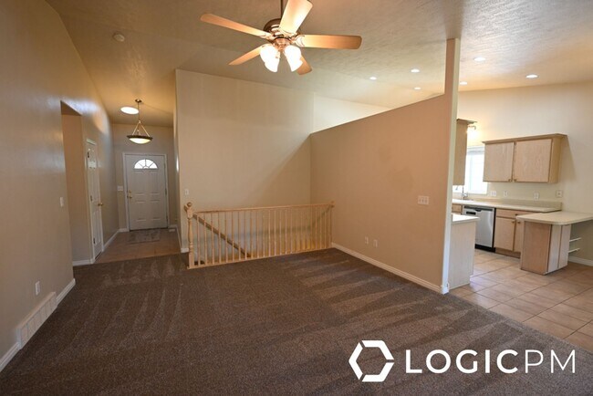 Building Photo - 4616 S Zenia Mdws Ct