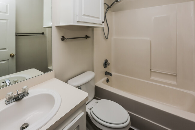Building Photo - Beautifully updated 3 Bedroom Home