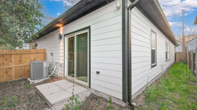 Building Photo - 8412 Sunnyhill St