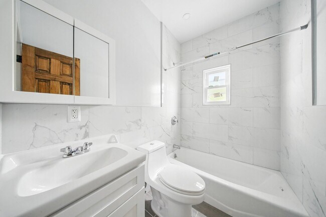 Building Photo - 14 Yankee Pl