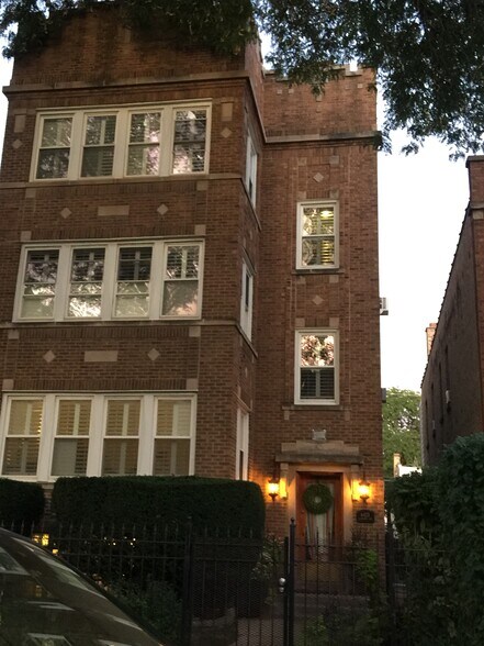 Building Photo - 6423 N Claremont Ave