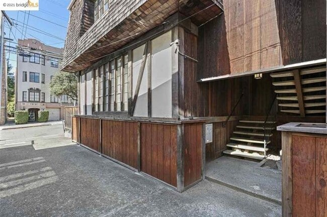 Building Photo - Beautiful Light-Filled 2BR/1BA Condo – Ste...