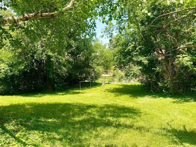 Building Photo - Italian Estates Property Management