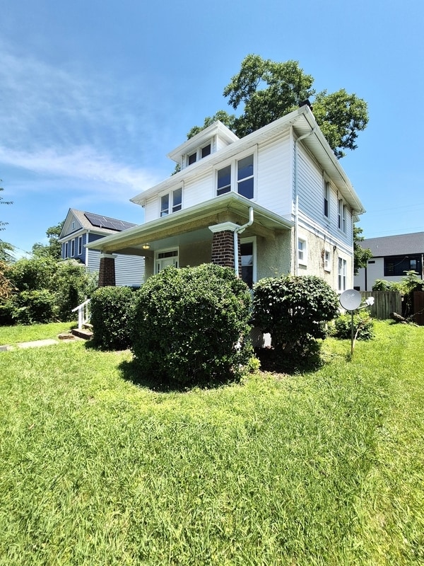 Building Photo - 2113 Barton Ave