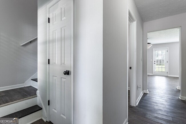 Building Photo - 2 Belmont Park Dr