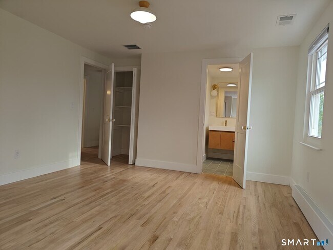 Building Photo - 241 Cricket Knoll