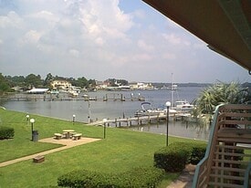 Building Photo - 726 Eglin Pky NE