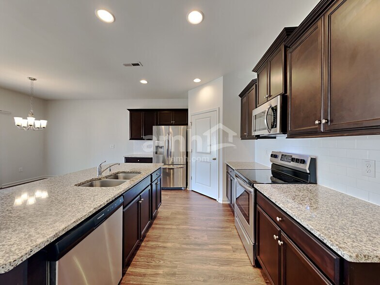 Building Photo - 44 Prairie St