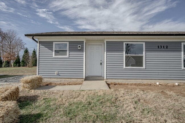 Building Photo - 1312 Farmingdale Dr