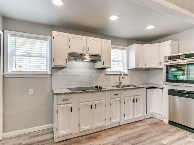 Building Photo - 4410 N Blackwelder Ave