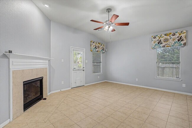 Building Photo - 623 W Newport Bend