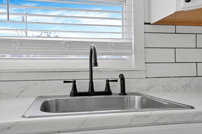 Building Photo - 1398-1400 S Ohio Ave