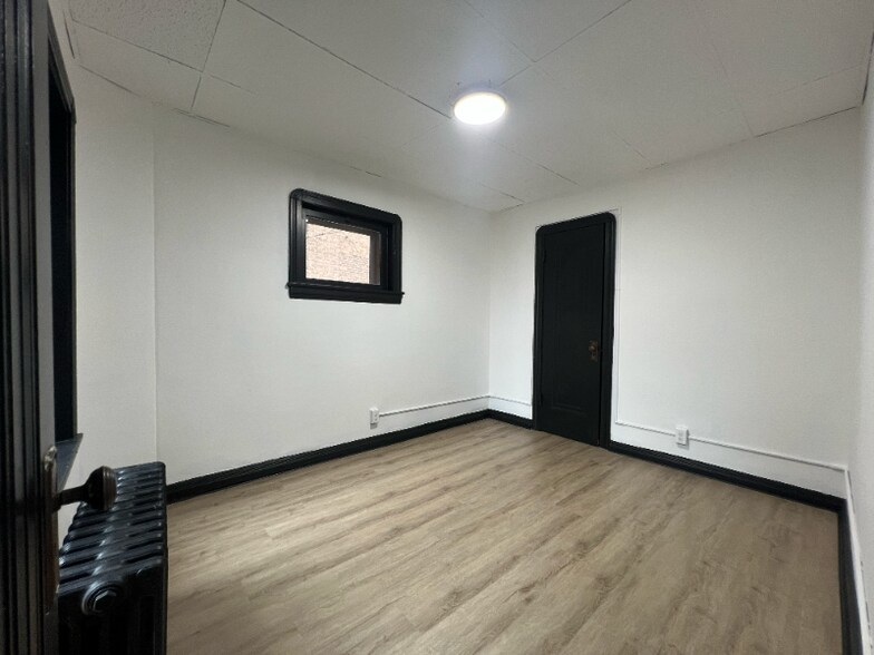 Building Photo - 1411 Roycroft Ave