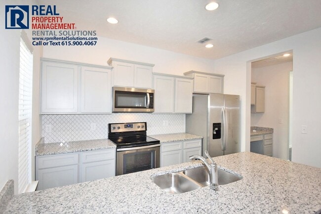 Building Photo - Amazing 3BR/2.5BA Mboro townhome 1mi from I-24! Triple Blackman Schools!