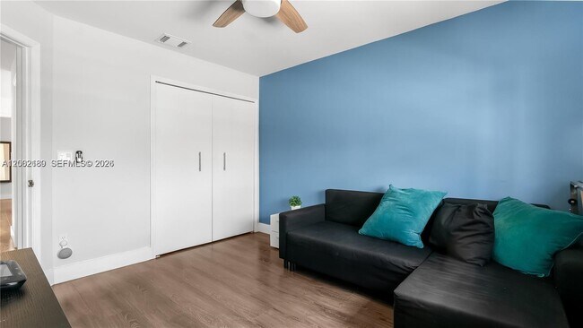 Building Photo - 321 SW 194th Ave