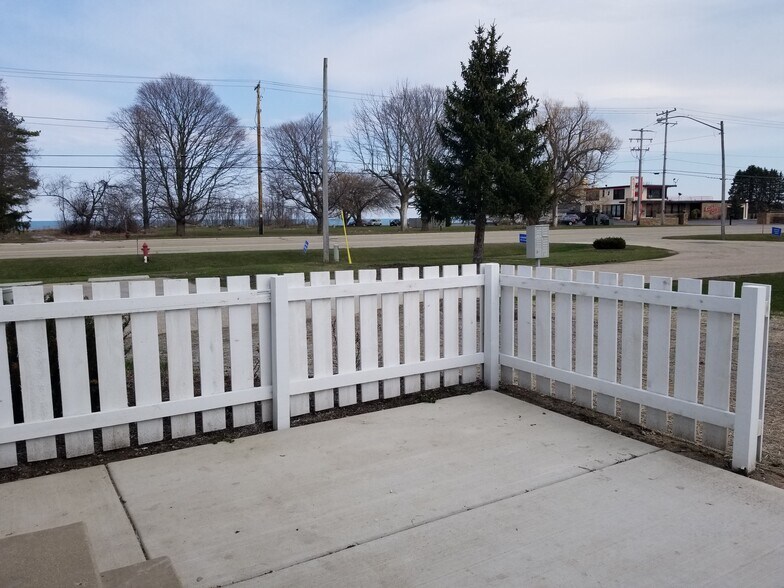 Building Photo - 101 2nd Pl