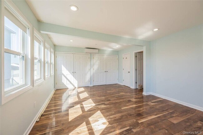 Building Photo - 869 Beach St