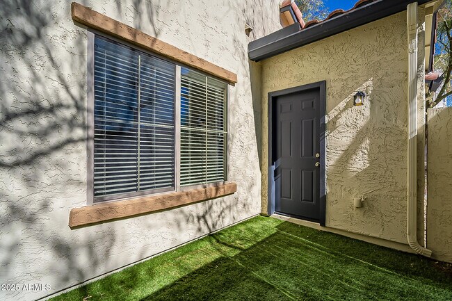 Building Photo - 2153 W Barwick Dr