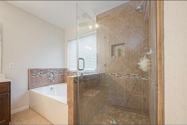 Building Photo - 101 Spencer Landing W