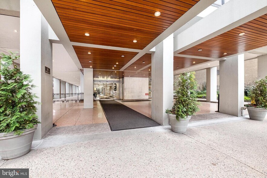 Building Photo - 224 W Rittenhouse Sq