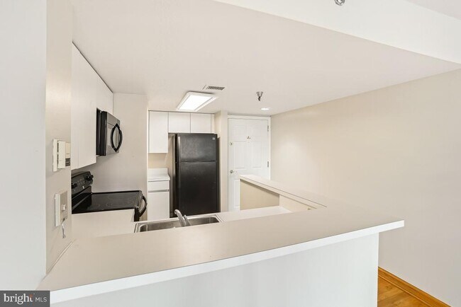 Building Photo - 801 Pennsylvania Ave NW