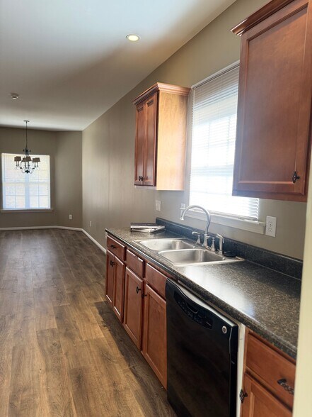 Building Photo - 1017 Fairbank Ln