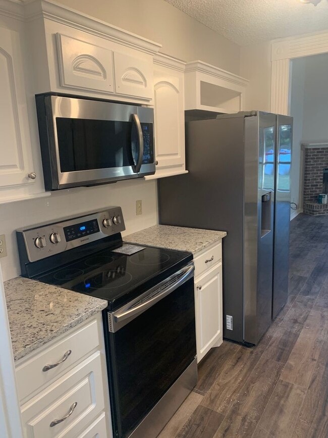 Building Photo - 44 Hickory Knoll