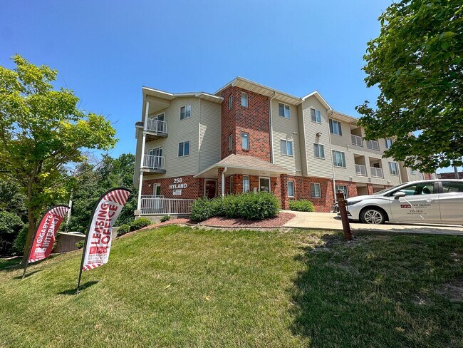 Interior Photo - 258 N. Hyland