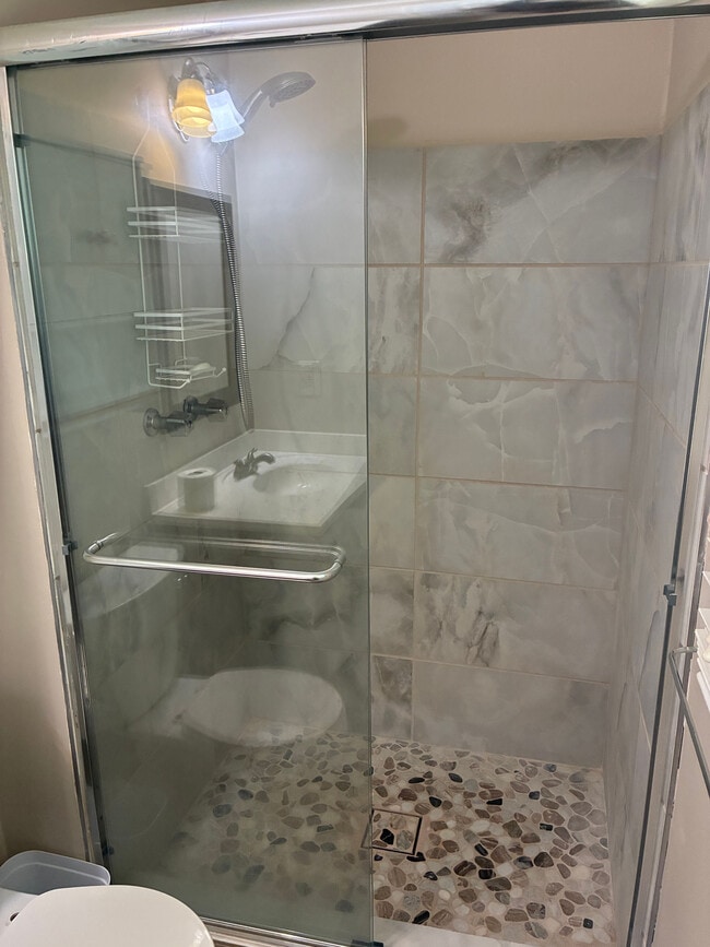 Building Photo - Room in House on Karl Ct