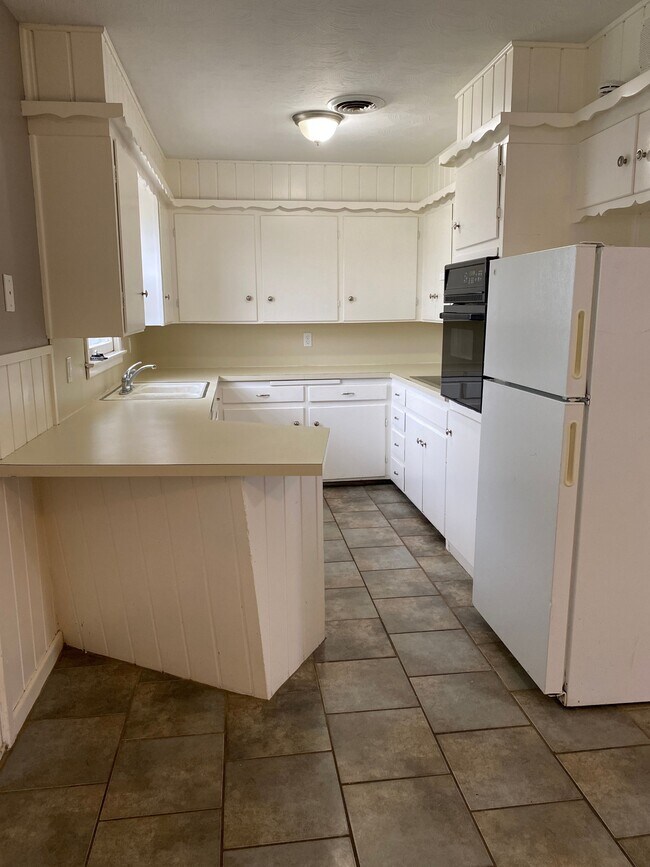 Building Photo - 3107 Aberdeen Ave