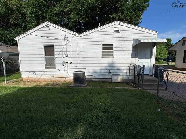 Building Photo - 2505 Marie St