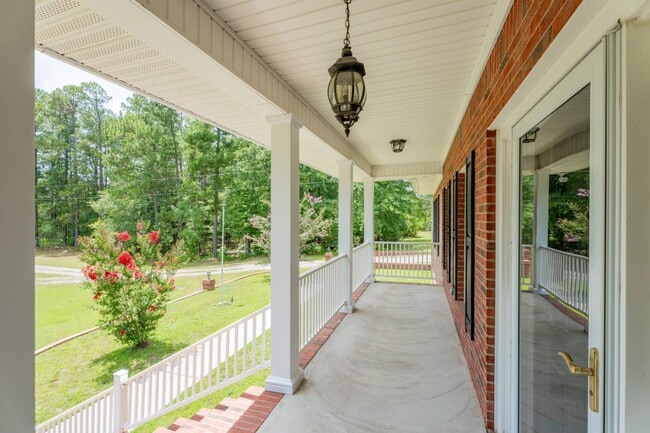 Building Photo - 785 Glenwood Dr