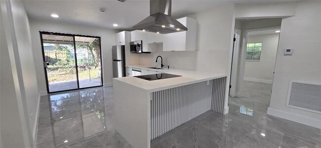 Building Photo - 5727 Cody St