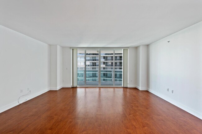 Building Photo - 1800 N Bayshore Dr