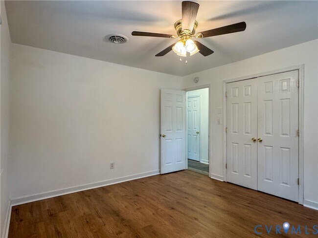 Building Photo - 2590 Pinehurst Dr