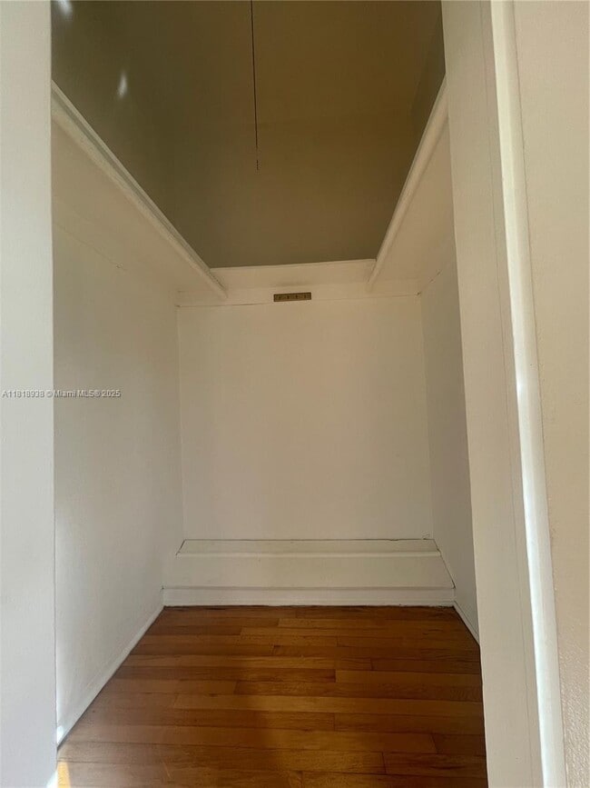 Building Photo - 6945 Rue Vendome