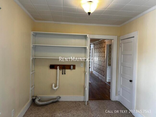 Building Photo - 92 Main Rd N