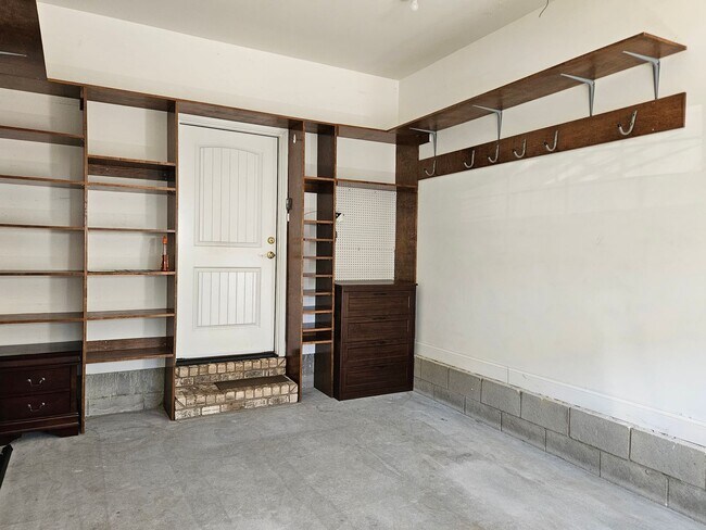 Building Photo - Coastal Vibes at Lake Murray