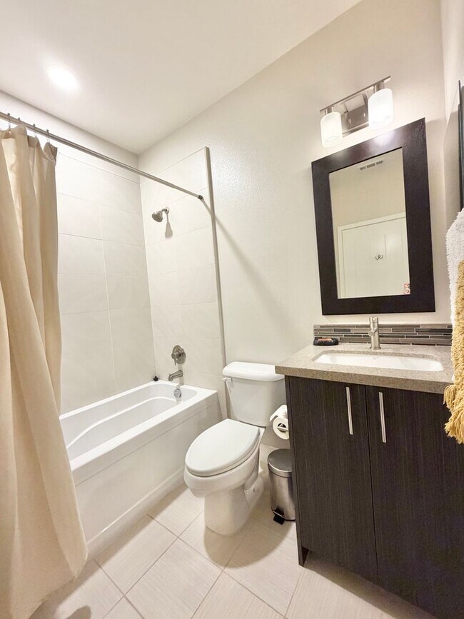 Building Photo - Furnished 3-BR/3-BA Townhouse w/ Giant Roof deck, 2-Car Garage, EV Hookup