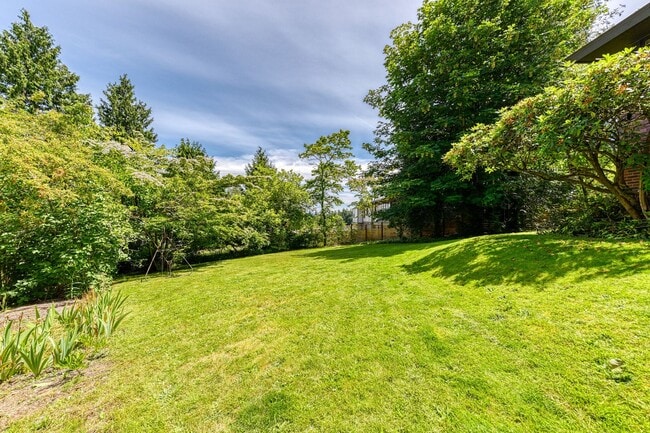 Building Photo - Laurelhurst Home