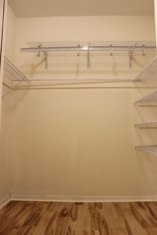 Building Photo - 4 Bedroom/2 Bath/2 Car Garage