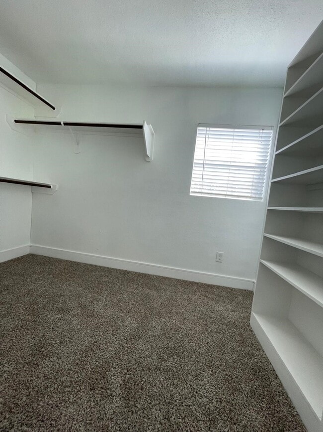 Building Photo - 711 Chaseway Dr