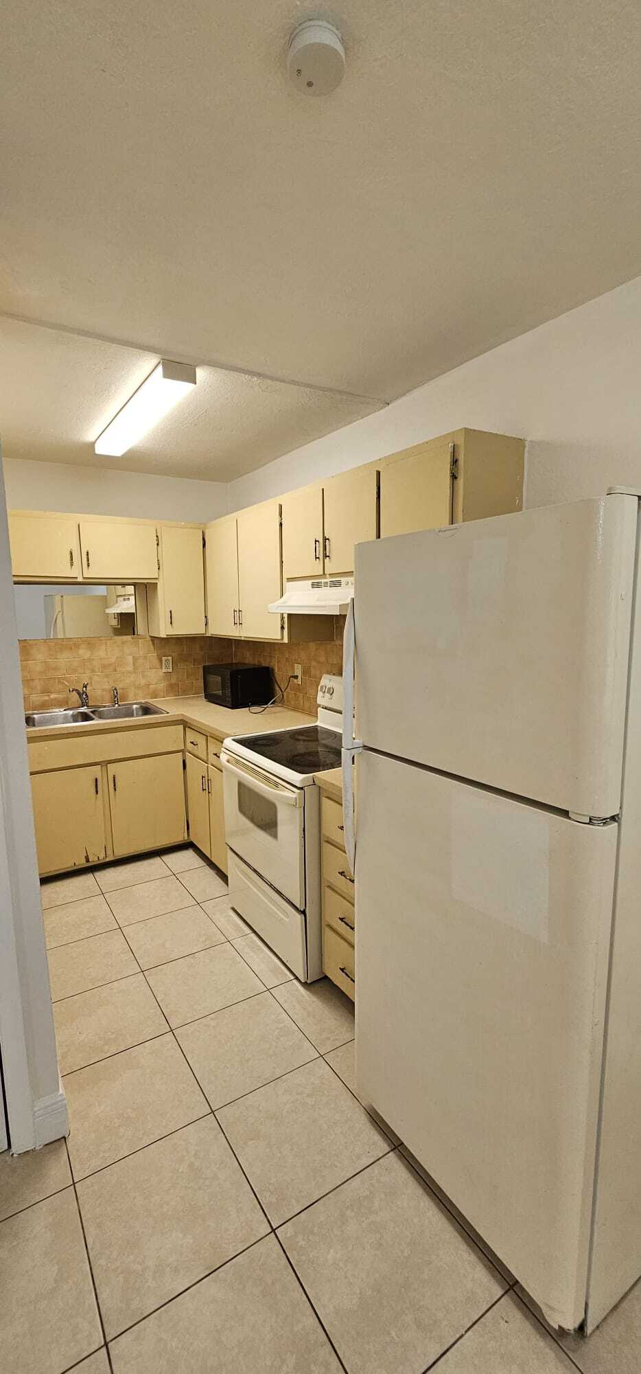 Building Photo - 9614 NW 5th Ave