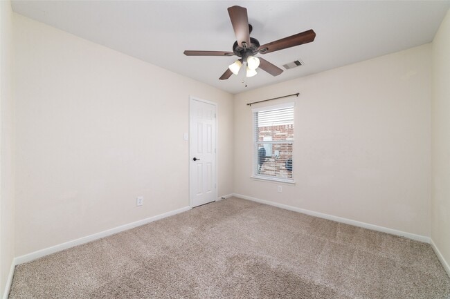 Building Photo - 14011 Pawnee Trails Dr