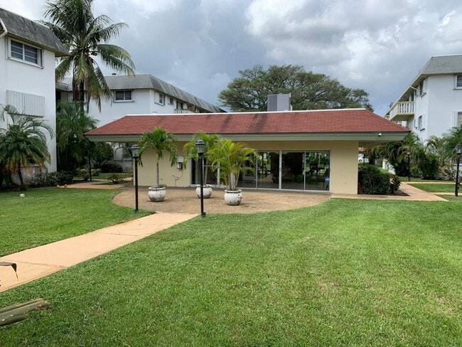 Building Photo - 15205 NE 6th Ave