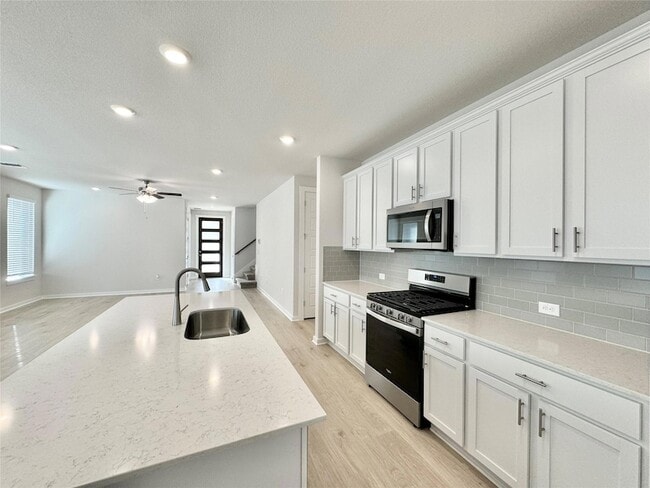 Building Photo - 404 Tinto St