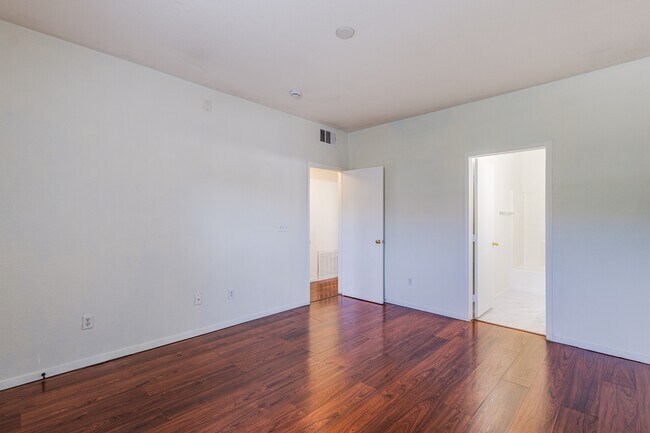 Building Photo - 8250 N Grand Canyon Dr