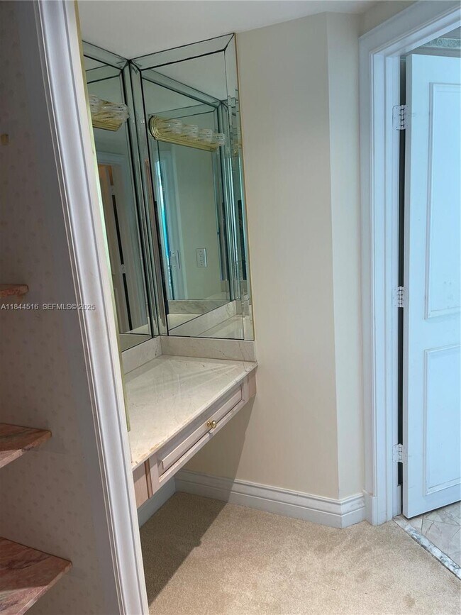 Building Photo - 5025 Collins Ave