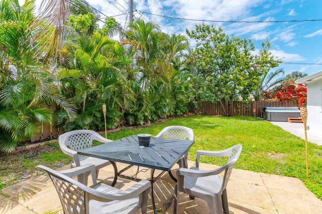 Building Photo - 1183 SE 1st Way